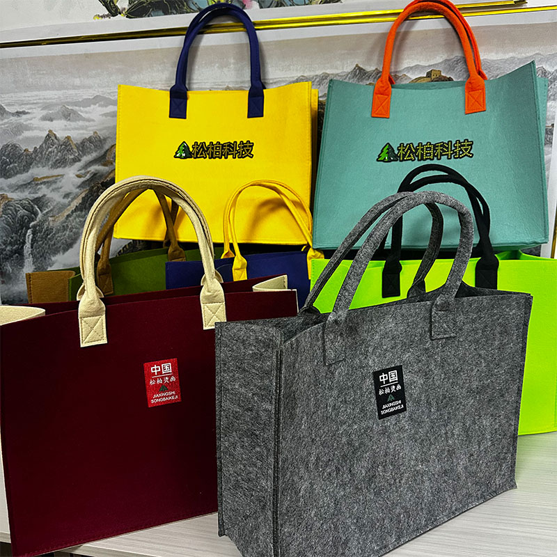 Felt Handbag with Heat-Transfer Label